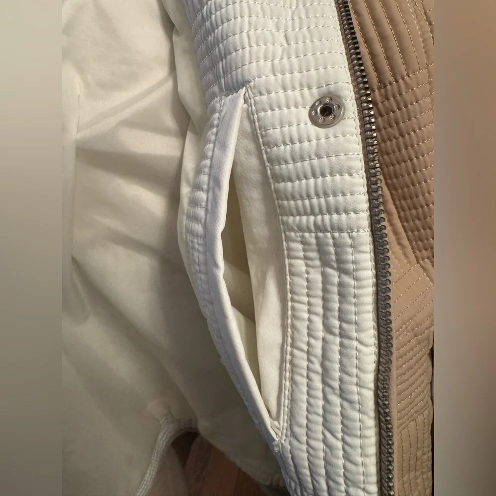 NWOT  Tan Quilted Women’s Jacket Size PS Water Resistant